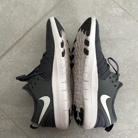 Near new Nike free trainers/sneakers - Picture 2 of 6